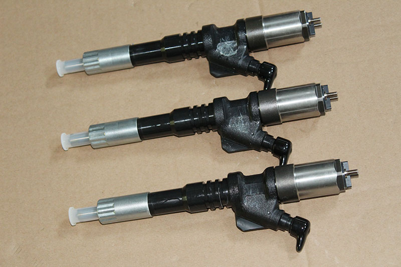 PC400-7噴油器（qì）